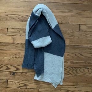 American Eagle blue striped knit scarf